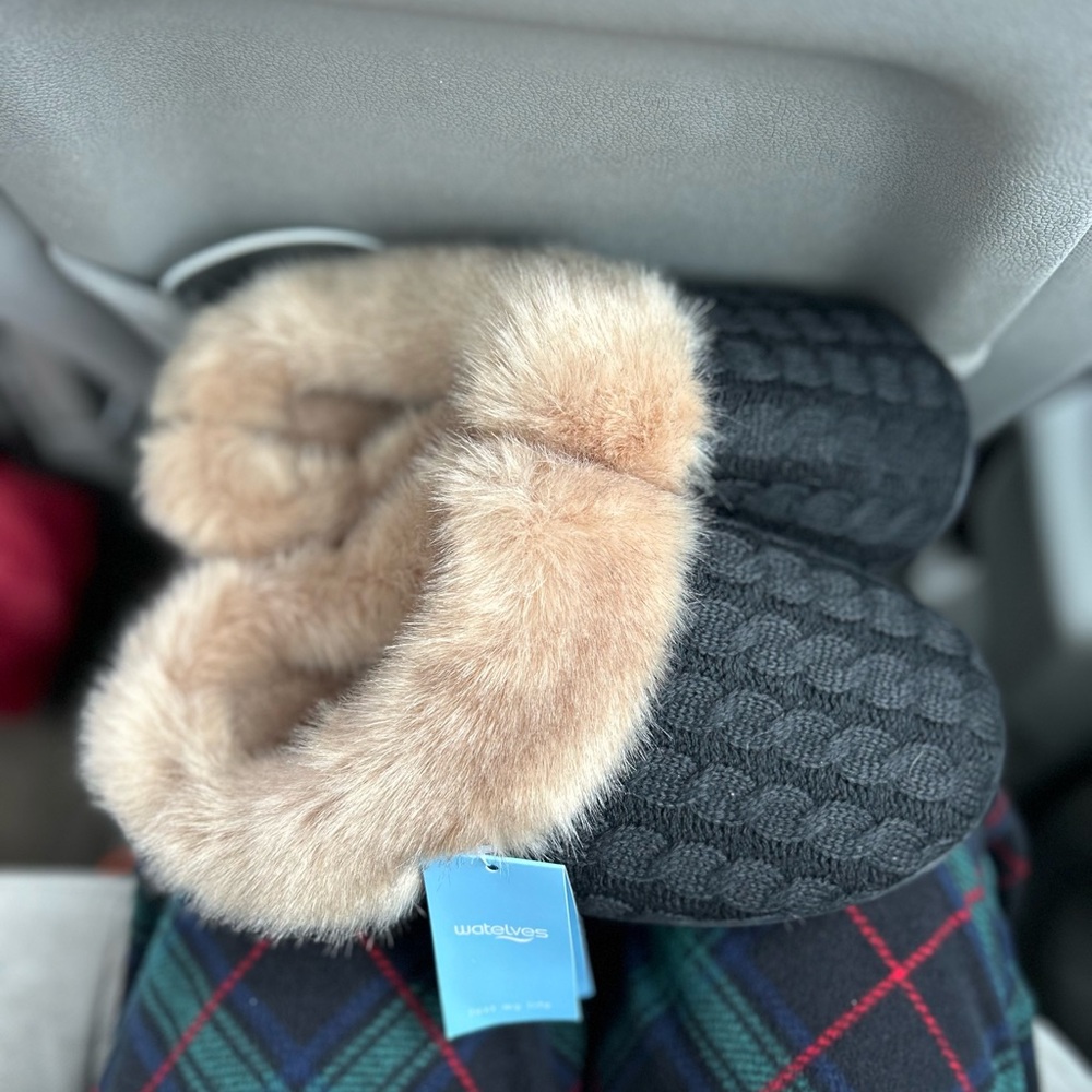 Women's Black and Tan Slippers